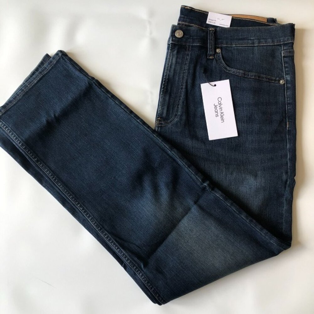 CALVIN KLEIN JEANS  Straight Jeans .